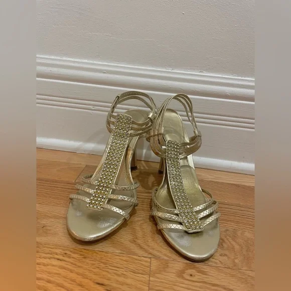 Heels - Picture 5 of 8